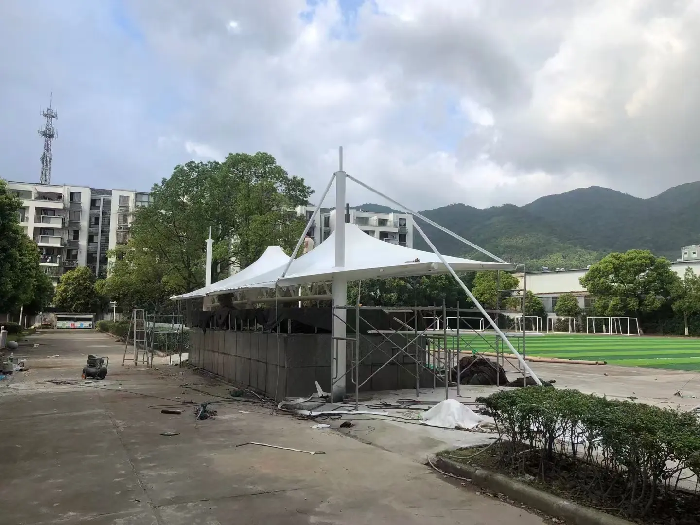 2026年贵州江口停车棚球场棚改造纪实：老旧雨棚换新，运维压力怎么降